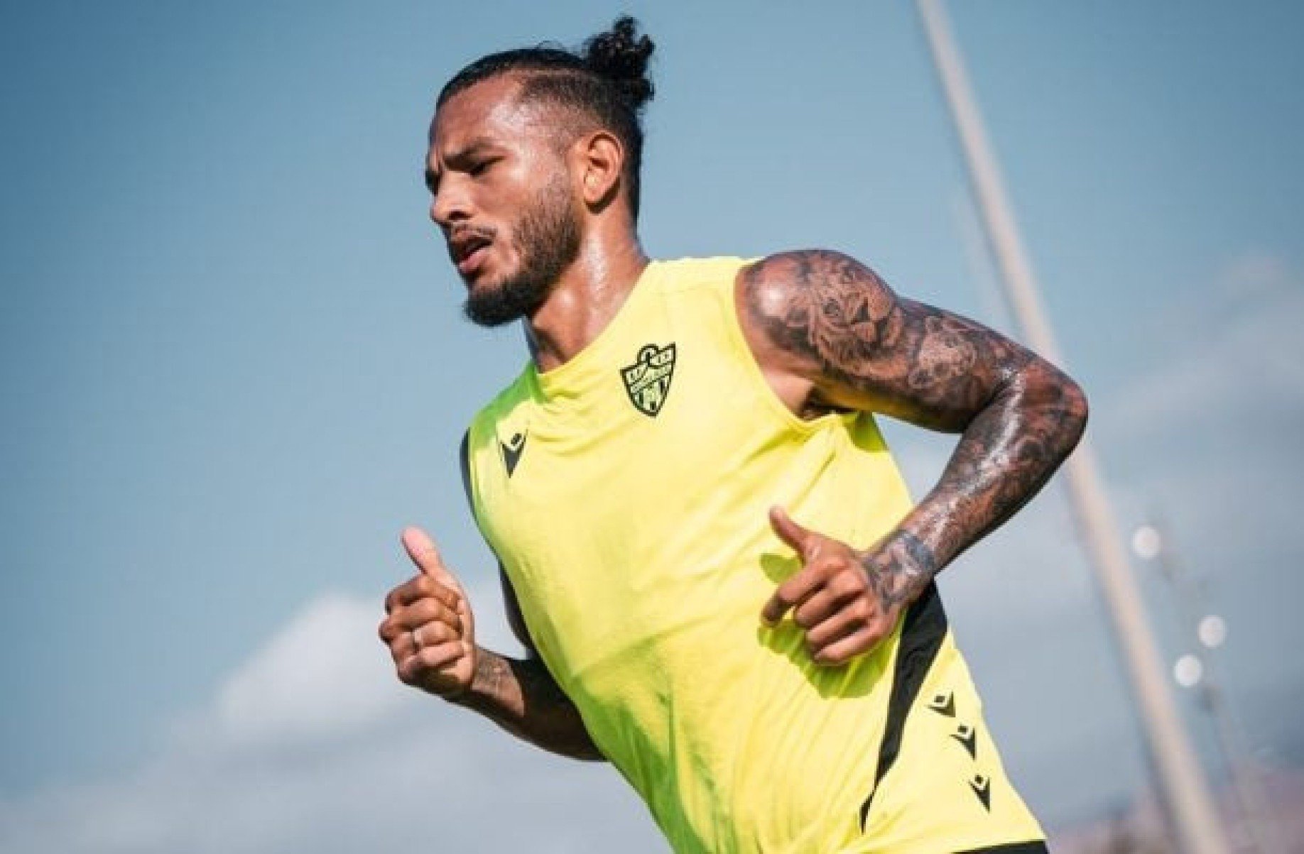 Atacante colombiano tem casa invadida na Espanha; Ele e família estavam no local