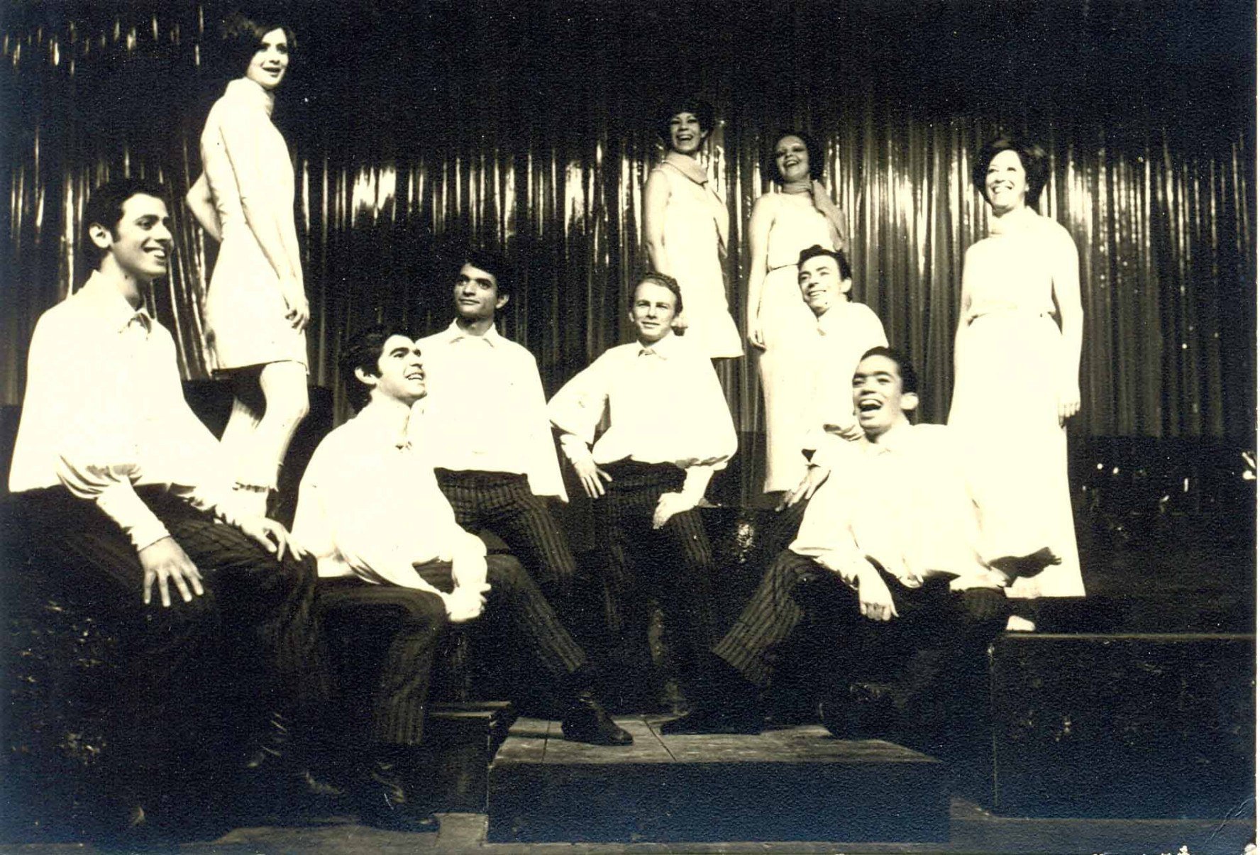 Elenco da peça 'Oh! Oh! Oh! Minas Gerais', que estreou em 1968 em Belo Horizonte