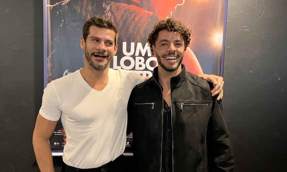 O bailarino Thiago Soares e o ator Matheus Abreu na pré-estreia de 'Um lobo entre os cisnes' em BH -  (crédito: Helvécio Carlos/EM/DA PRESS)