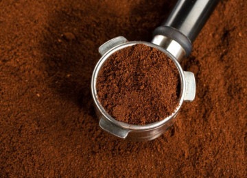 O homem tentava pegar café, mas caiu da escada e morreu -  (crédito: freepik/valeria_aksakova)