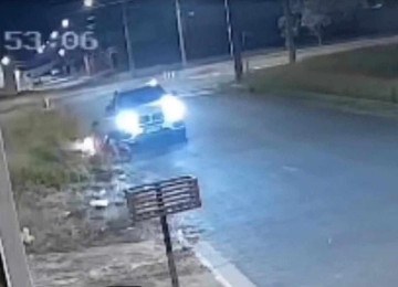 Homem ateia fogo e foge em Araguari -  (crédito: Redes sociais/Reprodução)