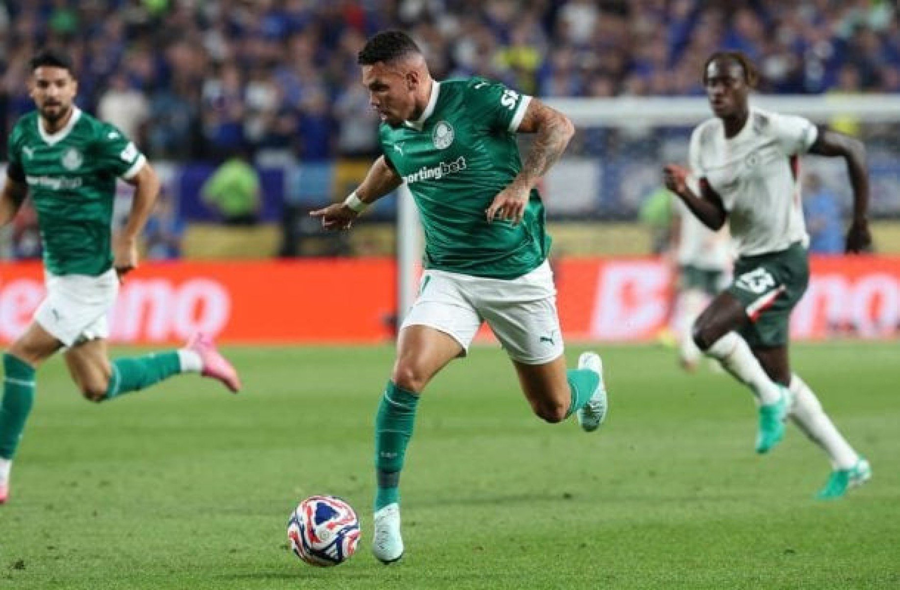 Paulinho passa por cirurgia no Palmeiras e prepara retorno para 2026