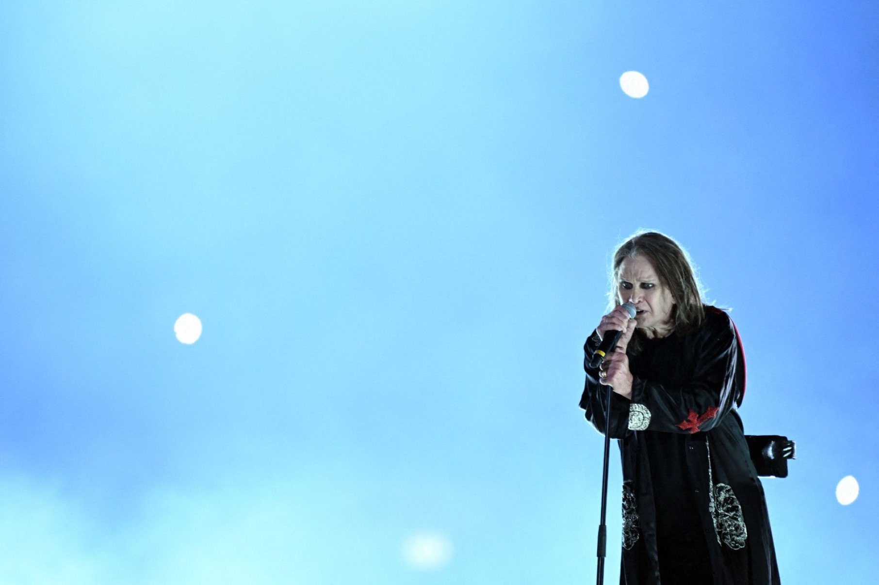 Ozzy Osbourne é conhecido como "Príncipe das Trevas" por liderar o Black Sabbath. Em mais de 50 anos, foi pioneiro do heavy metal, fez parte do Hall da Fama do rock e vendeu milhões de discos-Andy Buchanan/AFP