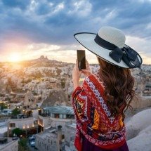 Grécia se destaca como destino seguro para mulheres turistas - DINO