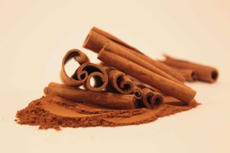 Truque com canela perfuma a casa e espanta insetos naturalmente; aprenda