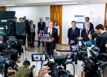 Alckmin adotou tom cauteloso ao tratar da possível reciprocidade e sinalizou que o governo ainda considera a questão como parte de uma 
