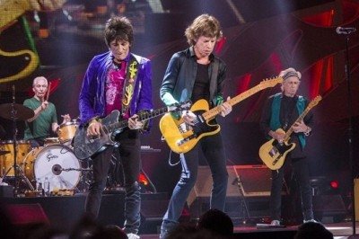 Os Rolling Stones est&atilde;o entre as bandas mais importantes da hist&oacute;ria do rock, em atividade desde 1962. Mick Jagger, Ron Wood e Keith Richards seguem no palco com energia e estilo -  (crédito: Reprodu&ccedil;&atilde;o)