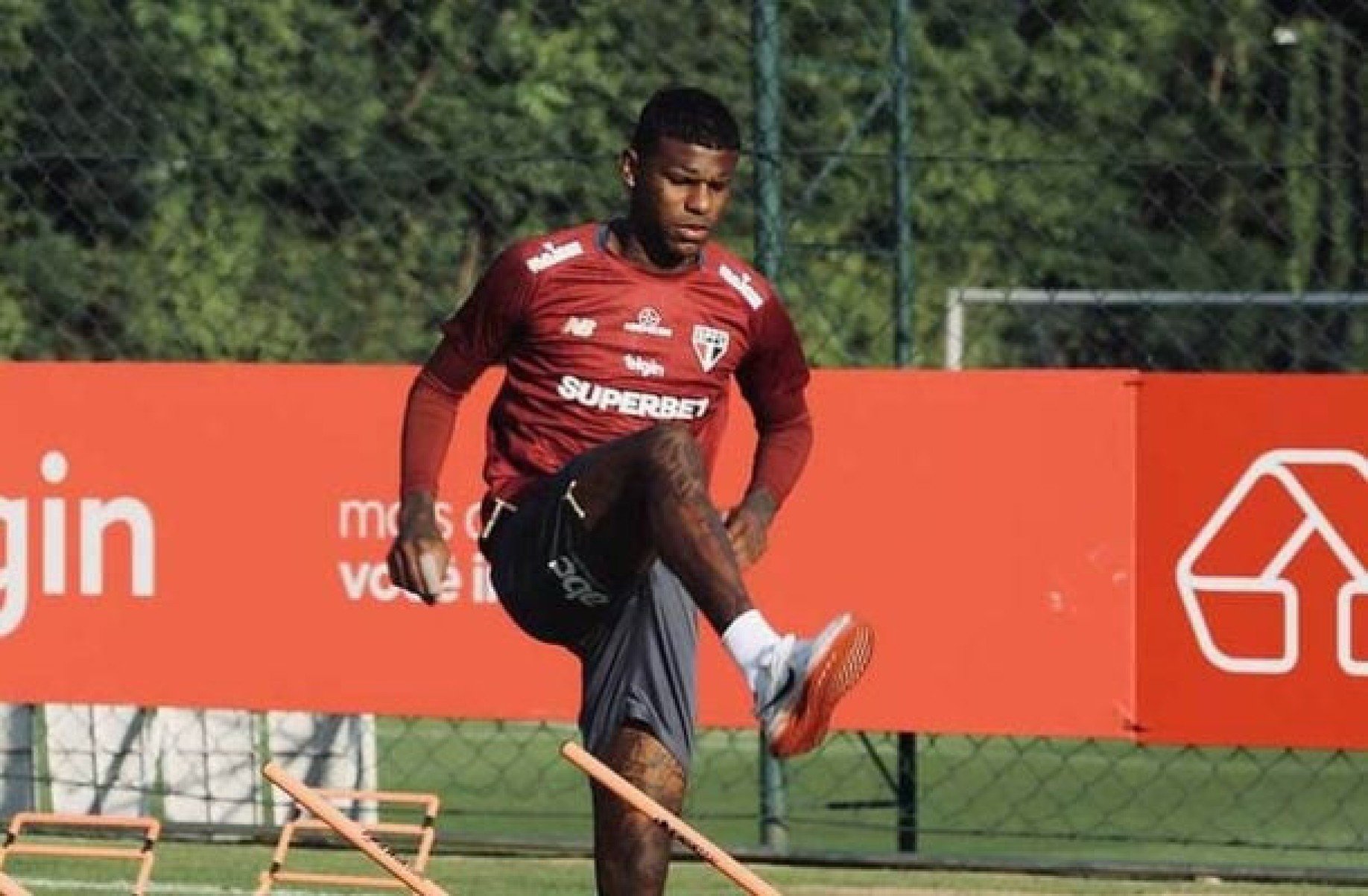 Arboleda destaca vitória no clássico como motivação para a sequência do São Paulo