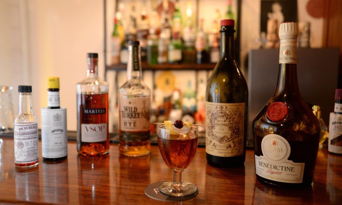 Bar Puxado serve o drinque Vieux Carre