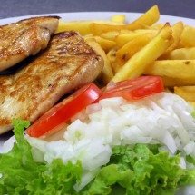 Comer rápido realmente faz mal? Veja o que esse hábito provoca no corpo - UserGI15542684 de Getty Images