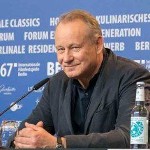 Stellan Skarsgård: ator sueco reduz salário para equipe de filme comer melhor -  Reprodução do X @newsandor