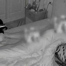 Ladrão invade casa e observa mulher dormindo nua por 32 minutos - Reprodução