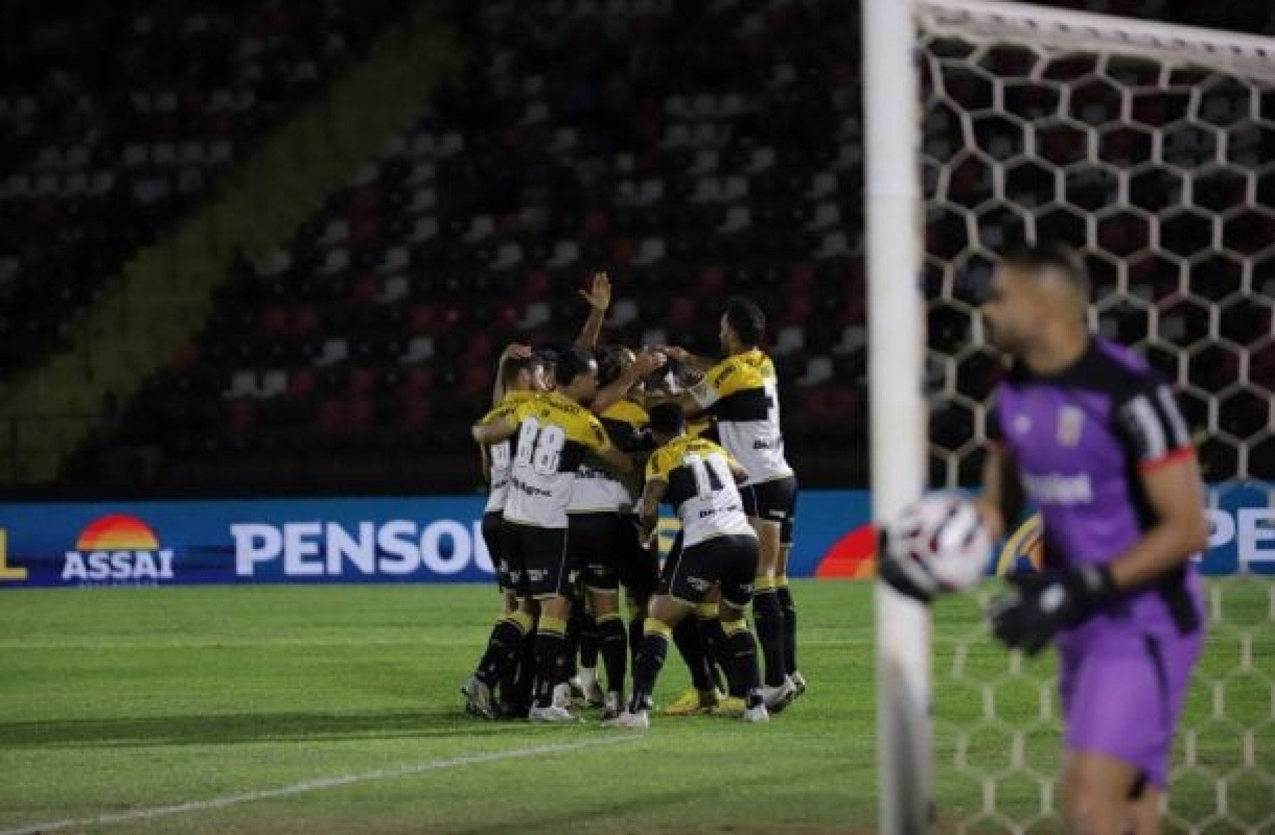 Criciúma vence e afunda o Botafogo-SP ainda mais na crise da Série B