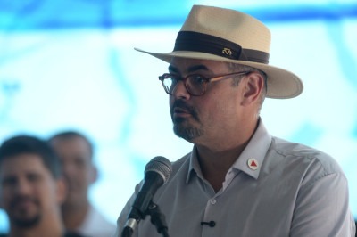Vice-governador Mateus Simões (Novo) disse que governo vai "trabalhar juridicamente" os programas suspensos pelo TCE -  (crédito: Tulio Santos/EM/D.A Press)