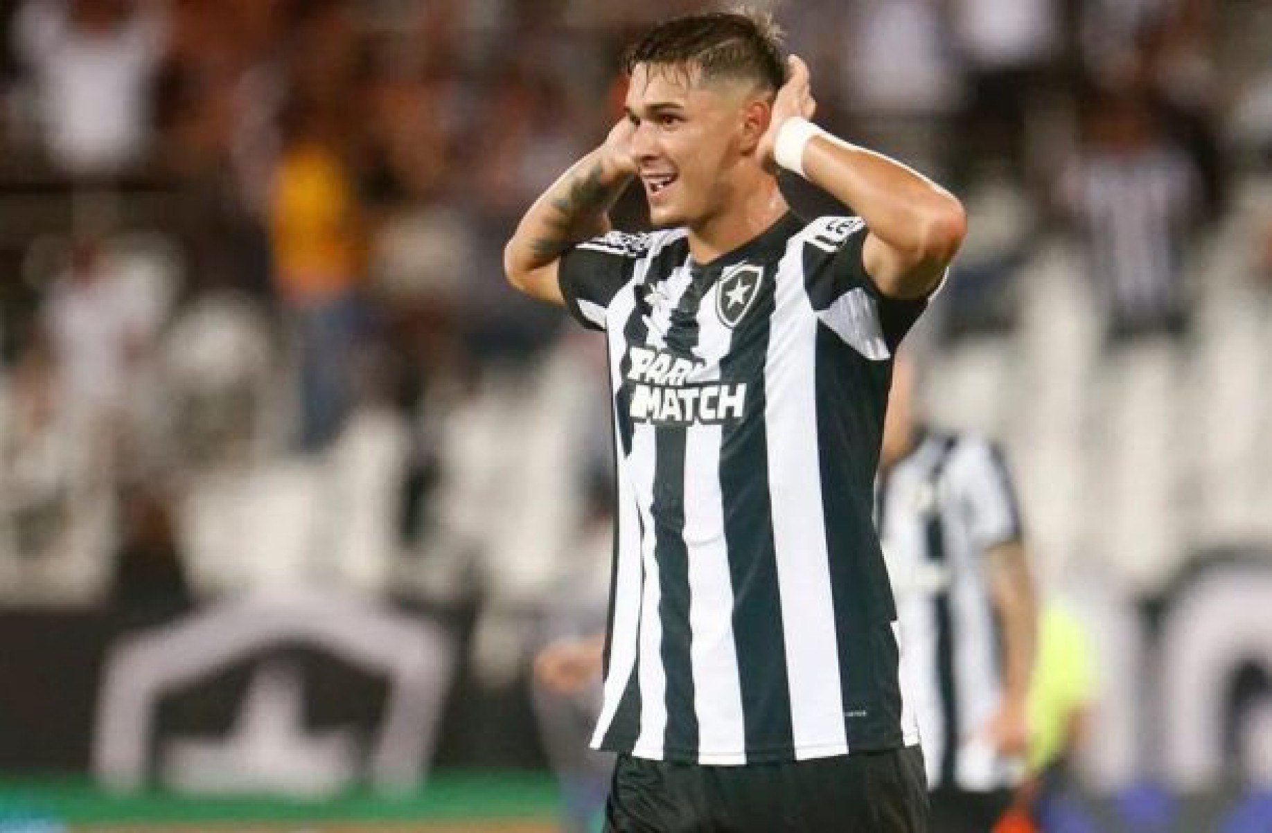 Mateo Ponte recusa proposta de clube árabe e permanece no Botafogo