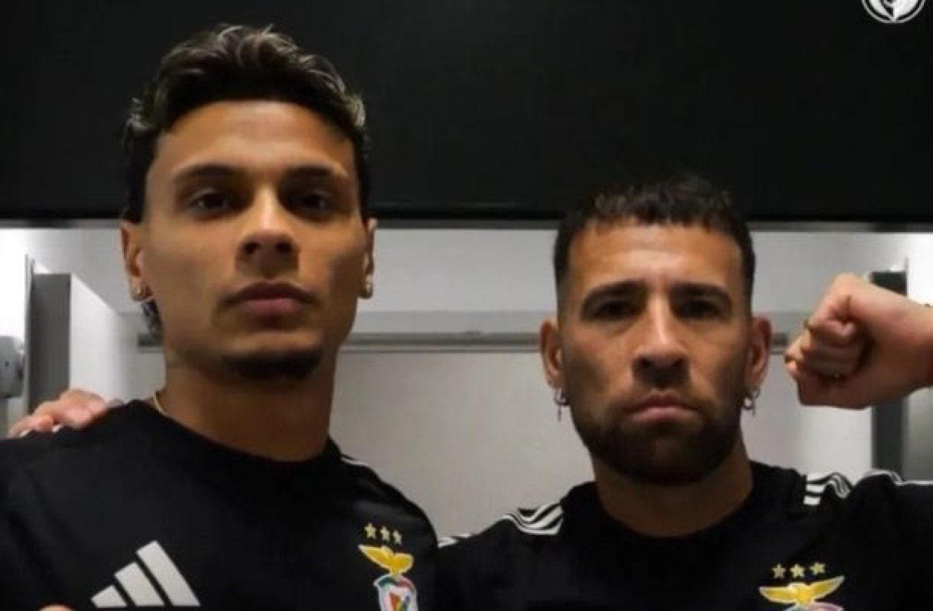 Vídeo: Otamendi recebe Richard Ríos no Benfica com luvas de boxe