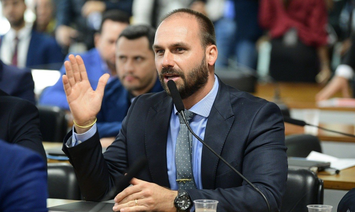 Eduardo Bolsonaro, em 25 de maio de 2023, na sessão de instalação da Comissão Mista Parlamentar de Inquérito (CPMI) criada para investigar os atos antidemocráticos de 8 de janeiro -  (crédito:  Pedro França/Agência Senado)
