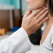 Câncer de tireoide é mais comum em mulheres e possui técnica sem cicatriz - FreePik