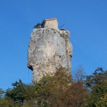 Igreja mais isolada do planeta fica no topo de monte e veta acesso de mulheres - wikimedia commons Arkaitz1974