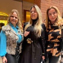 Happy hour - isabela teixeira da costa/em/d. a press