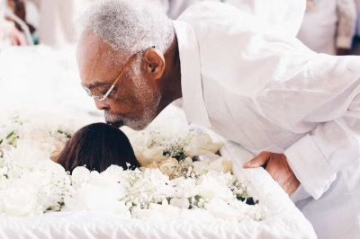 Nesta quinta (24/7), Gilberto Gil se pronunciou a primeira vez sobre a morte de Preta Gil e publicou uma foto dos dois no Instagram. "Sempre tive orgulho de você, filha, e vou ter pra sempre", escreveu Gil. -  (crédito: Lia Macial/MKT Cemitério da Penitência)