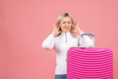 Até 30% dos passageiros experimentam algum grau de desconforto no ouvido durante voos -  (crédito: Freepik)