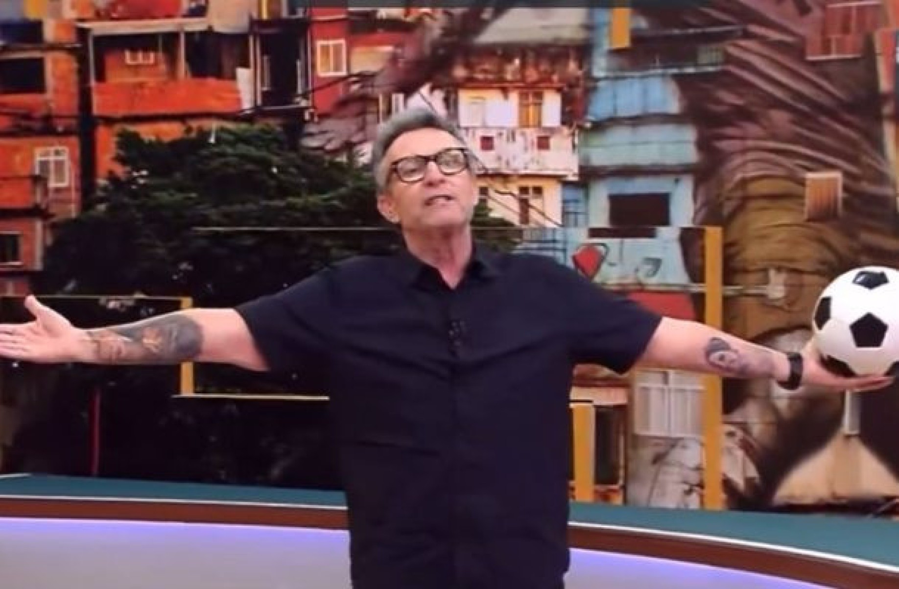 Craque Neto rebate fala de Abel Ferreira sobre Vitor Roque