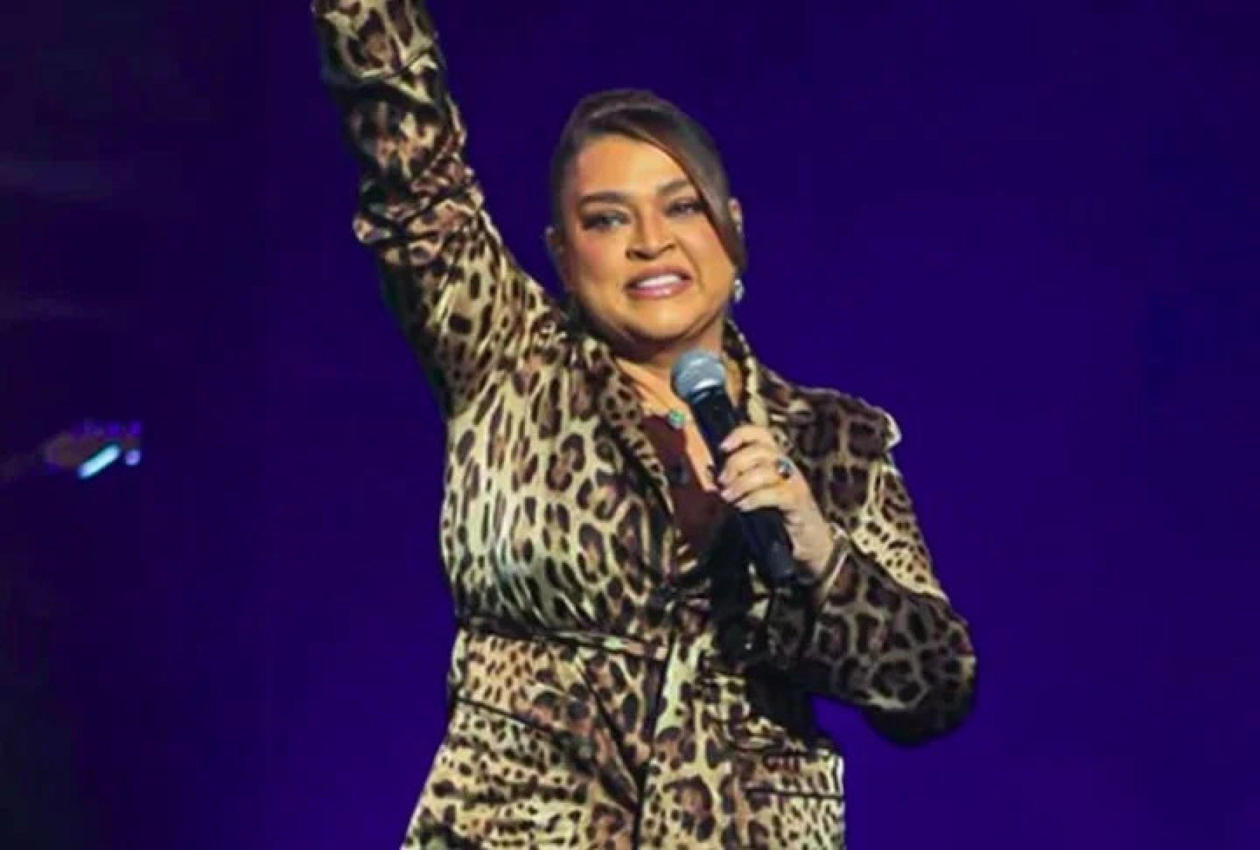 Vídeo: Fãs se despedem de Preta Gil cantando grande sucesso da cantora - Tupi - Pablo Oliveira