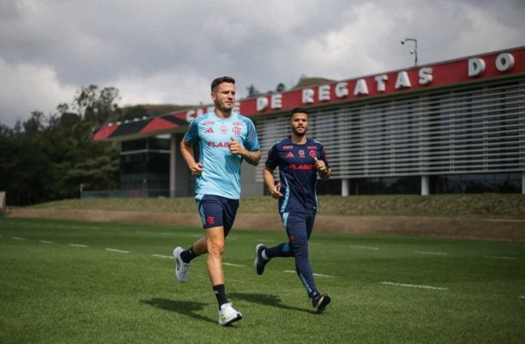 Saúl treina com grupo do Flamengo pela primeira vez; De la Cruz é liberado