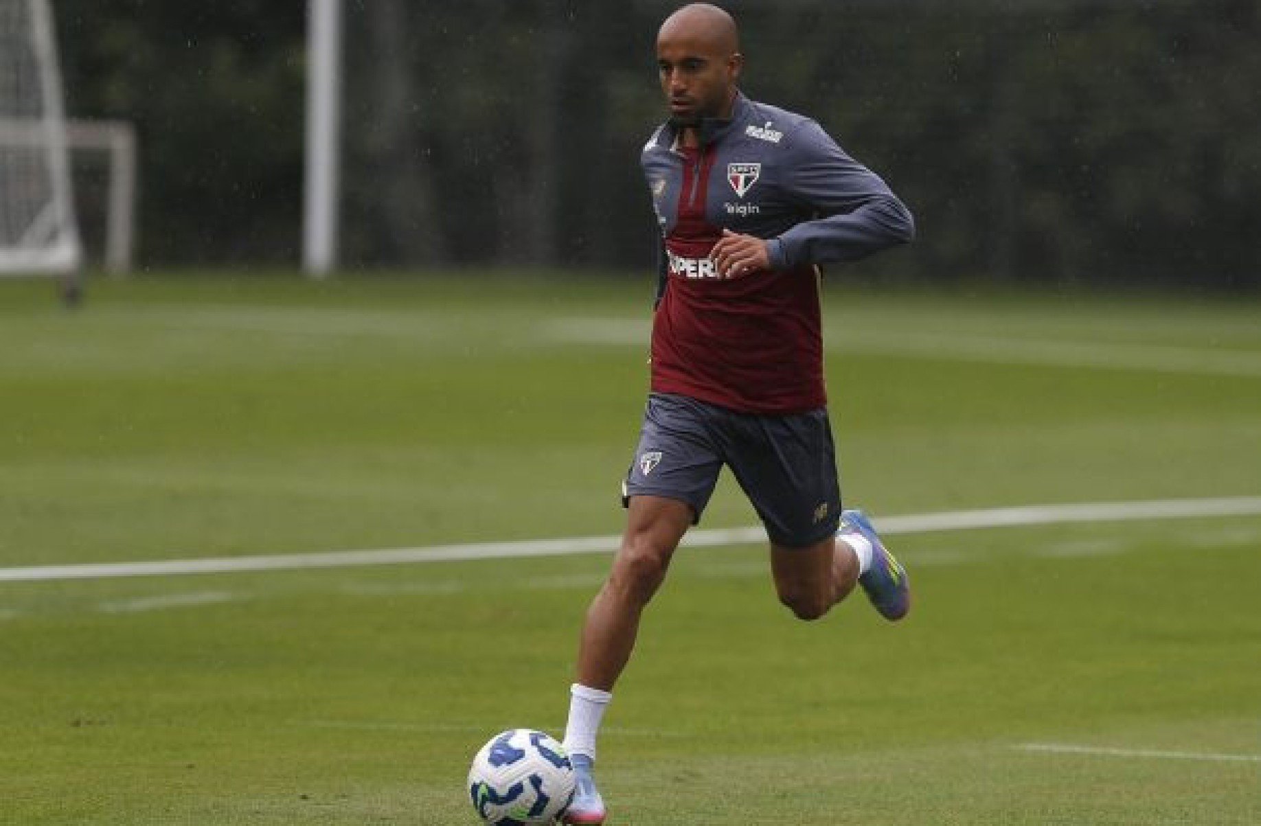 São Paulo se reapresenta com Lucas e Luiz Gustavo em campo