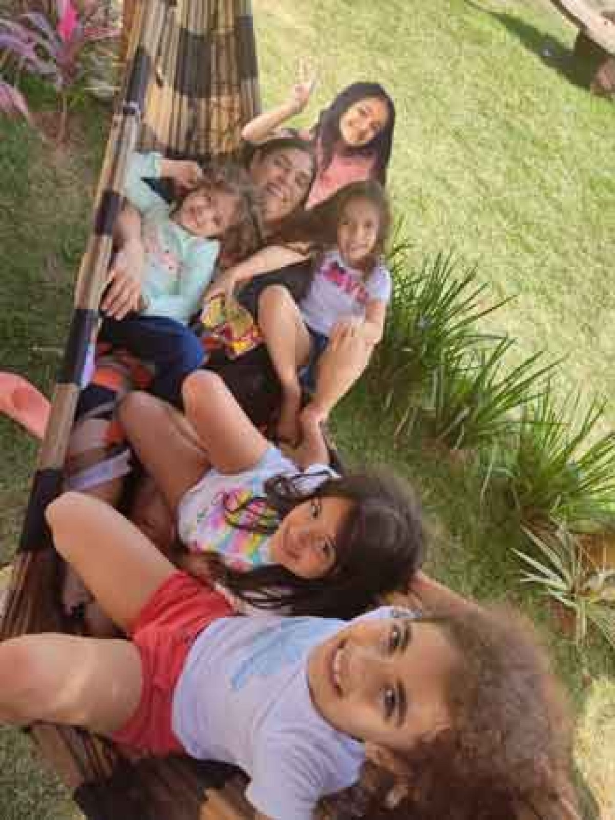 Gabriela Drummond, a avó Paula, Maria Paula Farias, Helena Drummond,  Valentina Farias e Clara Drummond