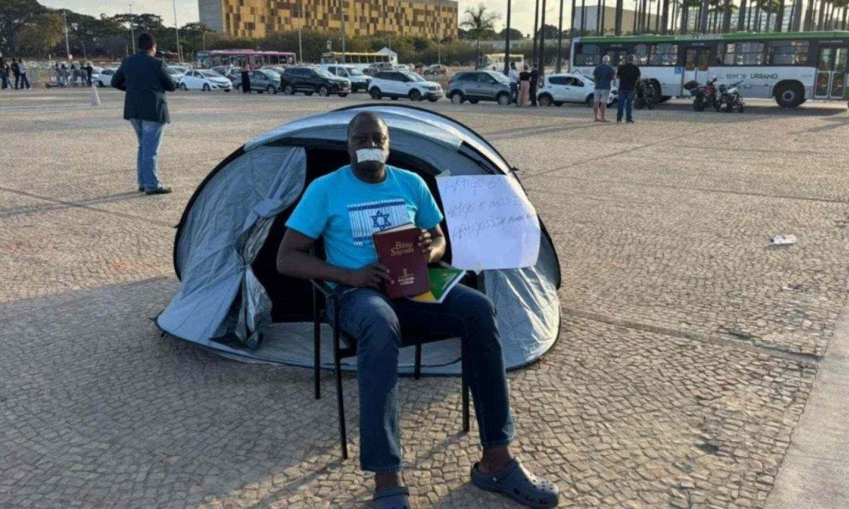 Hélio Negão deixa acampamento após ordem de Moraes -  (crédito: REDES SOCIAIS/REPRODUÇAO)