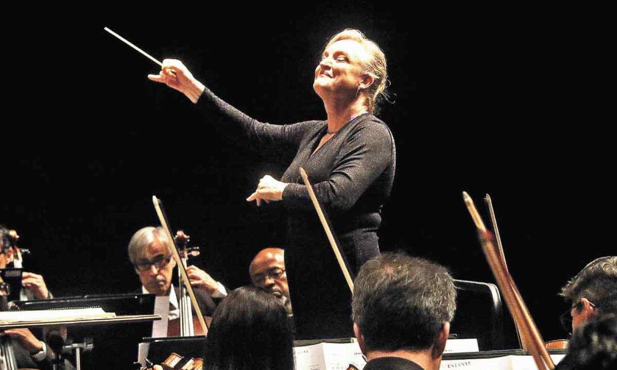 A maestra Ligia Amadio regente da A maestra Ligia Amadio regente da