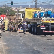 Acidente com vários veículos deixa um morto e seis feridos em Montes Claros