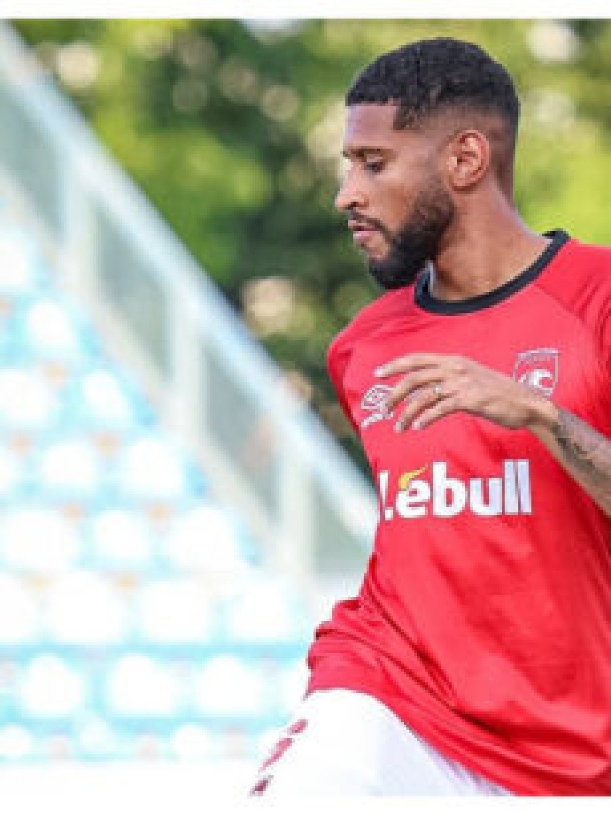 Cria do Cruzeiro faz golaço de fora da área em jogo por torneio da Uefa - No Ataque Internacional