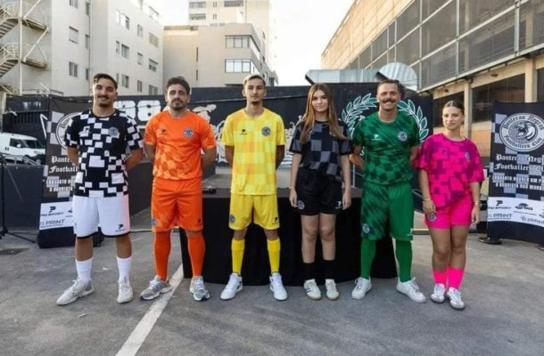Torcedores fundam time após ver clube do coração ser rebaixado para a 8ª divisão Torcedores fundam time após ver clube do coração ser rebaixado para a 8ª divisão