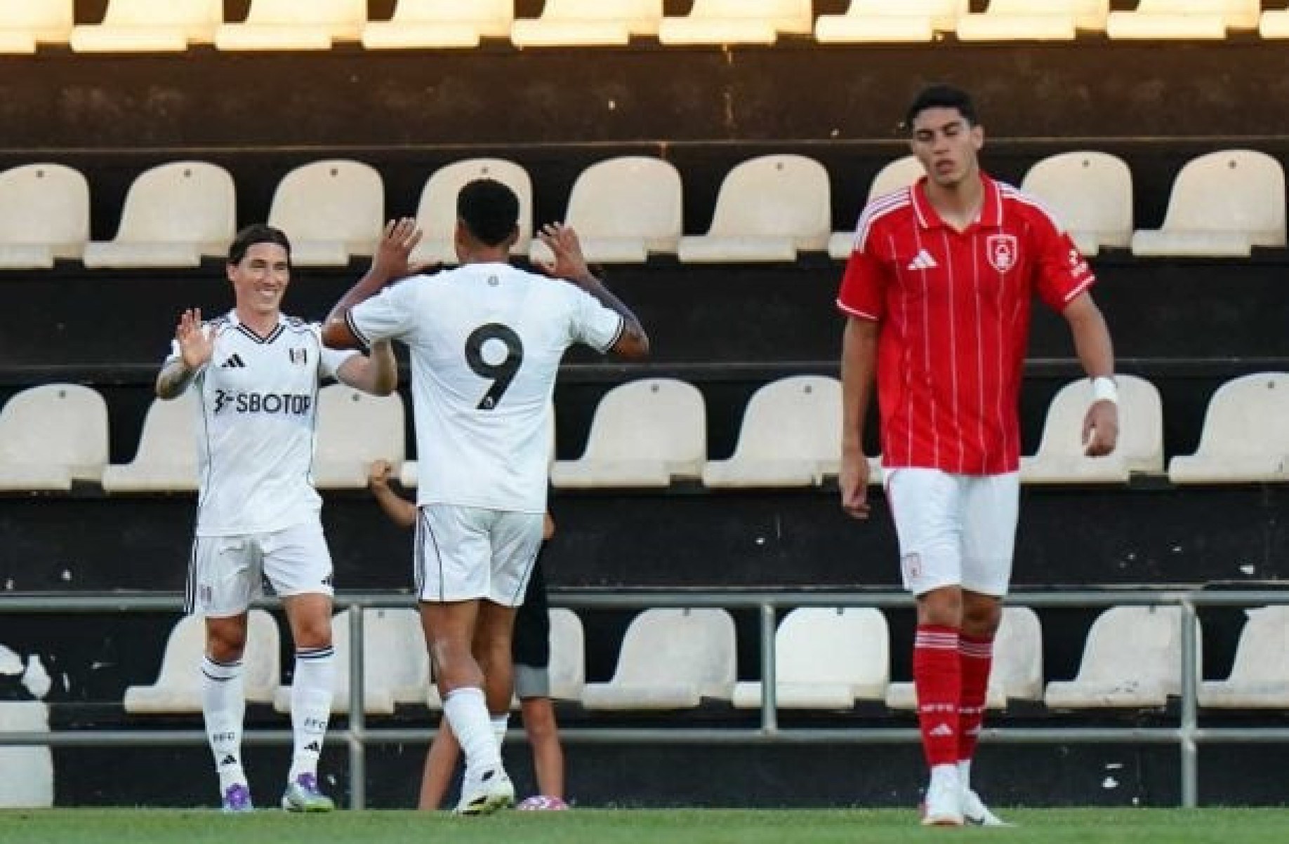 Com Igor Jesus e Jair, Nottingham perde amistoso de pré-temporada
