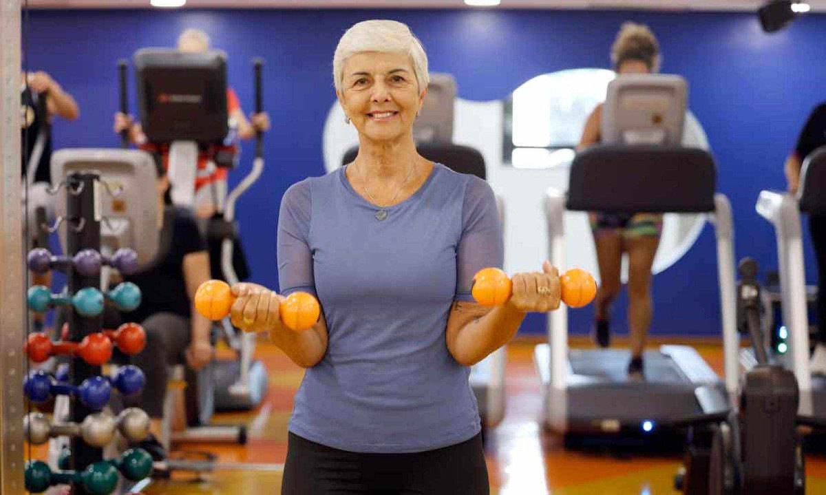 Especialista afirma que a musculação pode e deve ser praticada em qualquer fase da vida, pois é uma forma segura, eficaz e acessível de investir em saúde no longo prazo
- (crédito: Rovena Rosa/Agência Brasil) Especialista afirma que a musculação pode e deve ser praticada em qualquer fase da vida, pois é uma forma segura, eficaz e acessível de investir em saúde no longo prazo
- (crédito: Rovena Rosa/Agência Brasil)