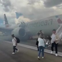 Avião é evacuado após incêndio nos freios - Reprodução/X