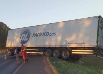 As faixas da esquerda e do acostamento, no sentido Sul, estão interditadas há quatro horas -  (crédito: Divulgação/Triunfo Concebra)