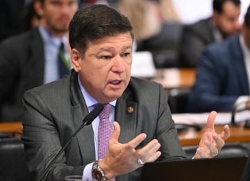Carlos Viana durante sessão da Comissão de Relações Exteriores (CRE) do Senado em que alternativas ao tarifaço foram discutidas       -  (crédito:  Edilson Rodrigues/Agência Senado)