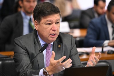 Carlos Viana durante sessão da Comissão de Relações Exteriores (CRE) do Senado em que alternativas ao tarifaço foram discutidas       -  (crédito:  Edilson Rodrigues/Agência Senado)