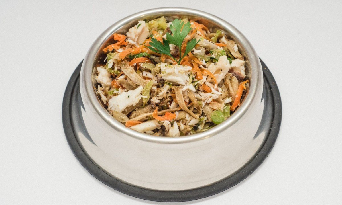 A Pet Saúdavel surgiu há mais de 10 anos, quando pouco se falava sobre alimentação naturais para animais 