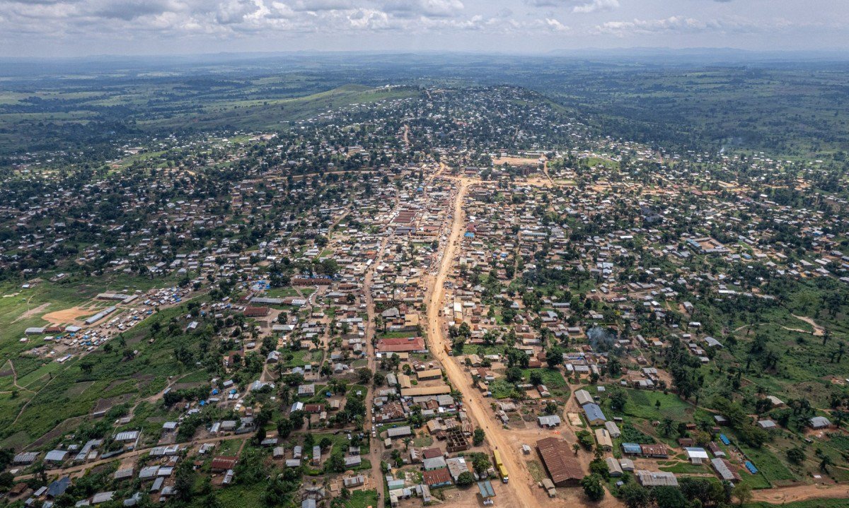 Vista aérea de Komanda, no leste do Congo, em 30 de agosto de 2023. Nesse domingo (27/7/25), um ataque a uma igreja atribuído a rebeldes islâmicos deixou dezenas de mortos -  (crédito: GLODY MURHABAZI / AFP)