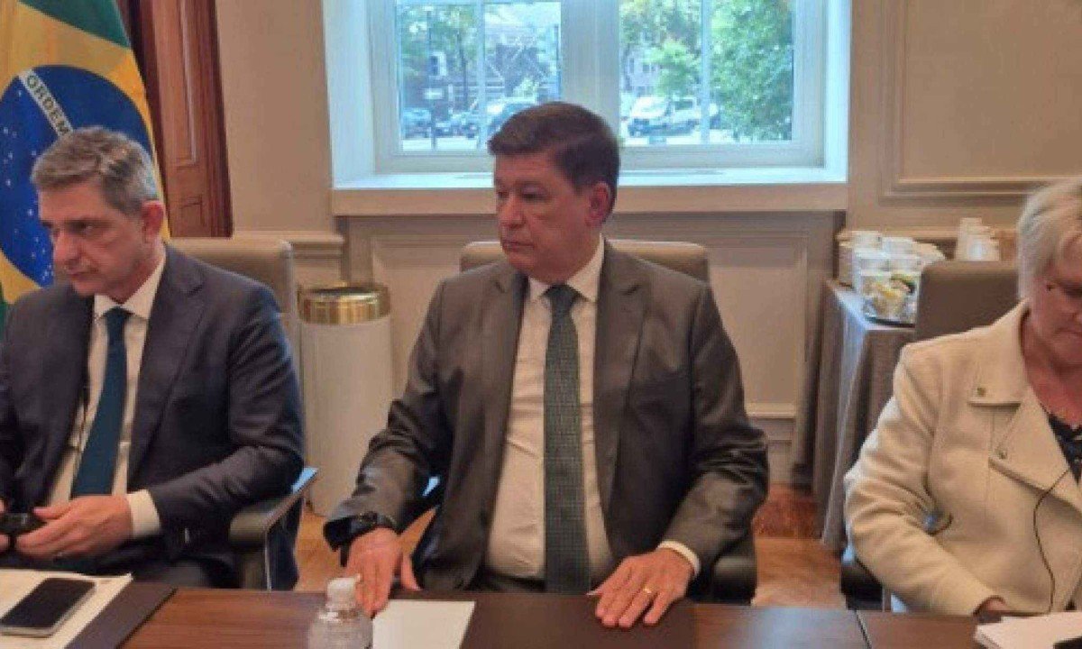 Senador Carlos Viana esteve em reunião com a Câmara Americana de Comércio para debater as taxas de 50% que Donald Trump anunciou aos produtos brasileiros -  (crédito: Gabinete do Senador Carlos Viana)