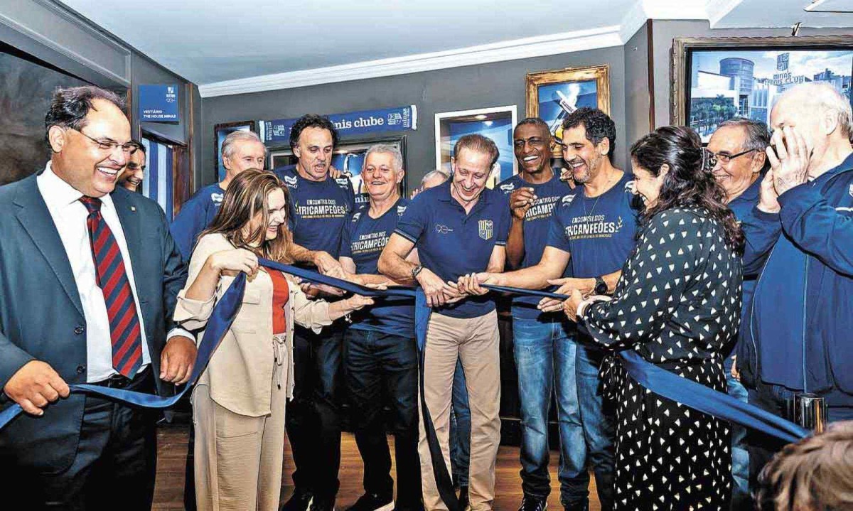 Carlos Henrique Martins Teixeira, Scheila Lavarini, Jarbas Soares, Luiz Eymard Zech Coelho, Carlão, Cebola, Elói Lacerda, Pelé do Vôlei, Maurício, Kouros Monadjemi, Marise Xavier e Wagner Veloso
- (crédito: Orlando Bento e Hedgard Moraes/Divulgação) Carlos Henrique Martins Teixeira, Scheila Lavarini, Jarbas Soares, Luiz Eymard Zech Coelho, Carlão, Cebola, Elói Lacerda, Pelé do Vôlei, Maurício, Kouros Monadjemi, Marise Xavier e Wagner Veloso
- (crédito: Orlando Bento e Hedgard Moraes/Divulgação)