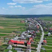 Cidade na Polônia fica ao longo de uma única rua: 6 mil pessoas nas margens - Reprodução do Youtube Canal Agro é Bruto