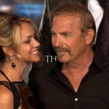 Ex-mulher de Kevin Costner fica noiva do vizinho - Reprodução