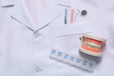 O conceito cria ideias equivocadas contra a segurança de diversos protocolos odontológicos tradicionais -  (crédito: atlascompany/FreePik)
