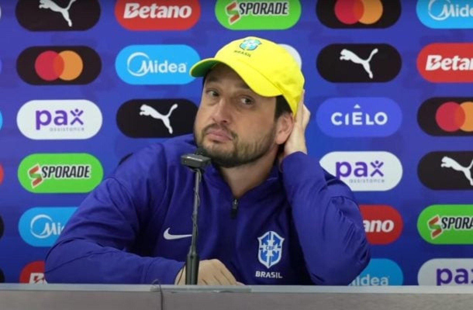 Arthur Elias defende seu trabalho na Seleção: ‘Gera coragem e confiança’